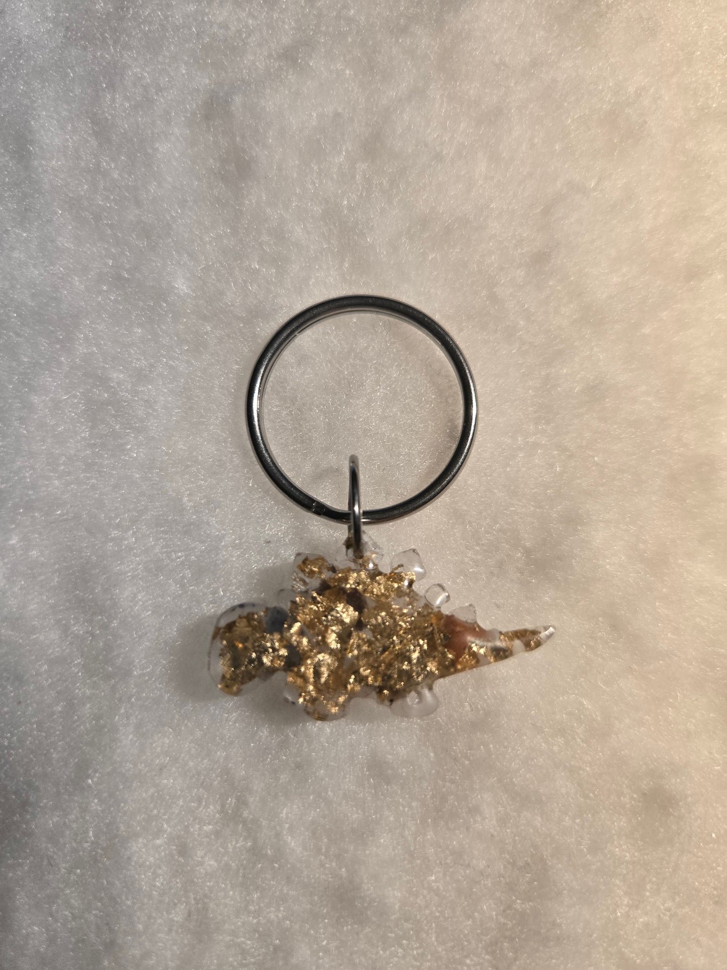 Stegosaurus Schlüsselanhänger (1,5x3cm) aus Epoxidharz – handgefertigt & detailreich