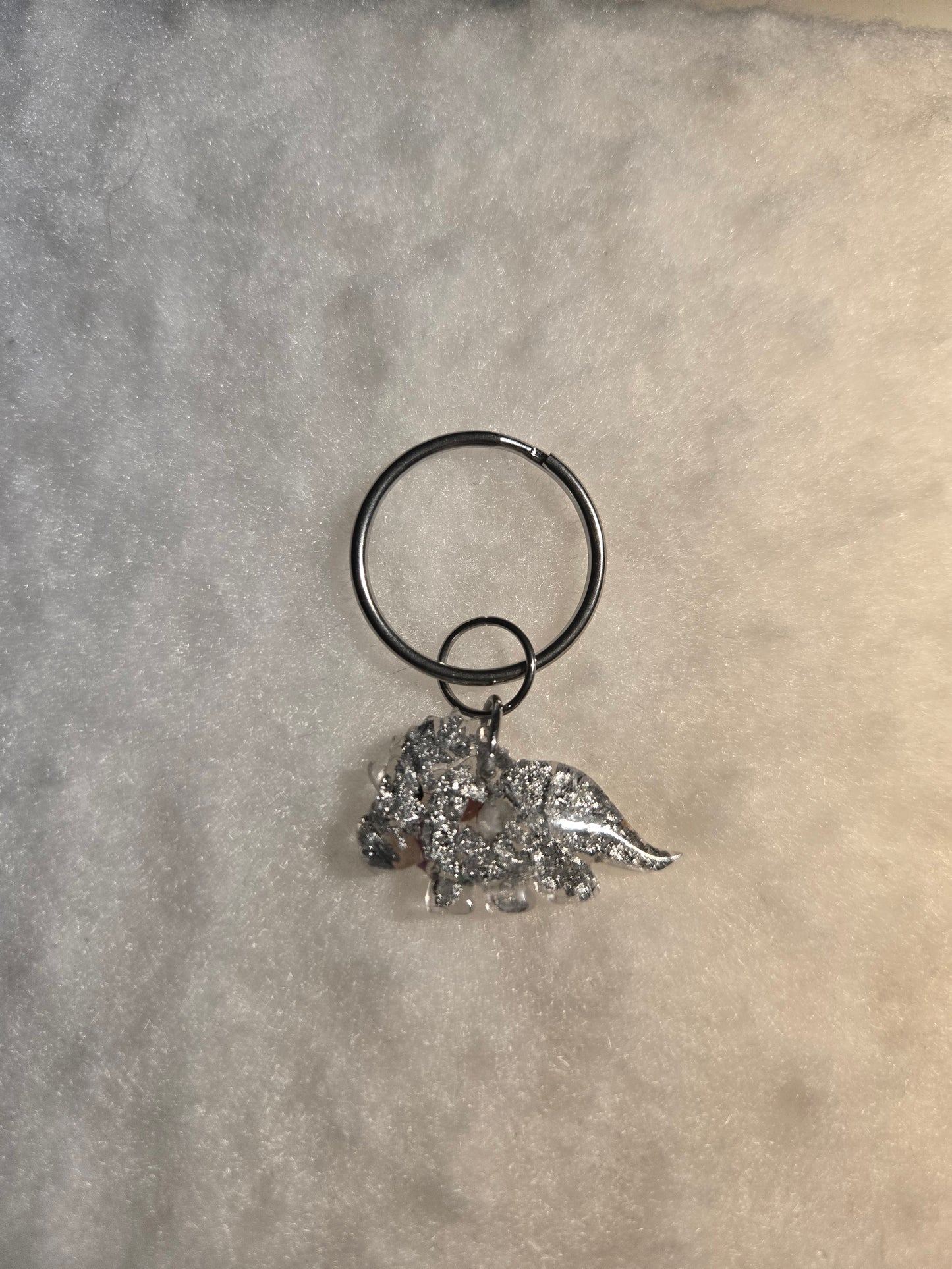 Lichtglas Rocker-Triceratops mit Lichterkette und Dino-Schlüsselanhänger