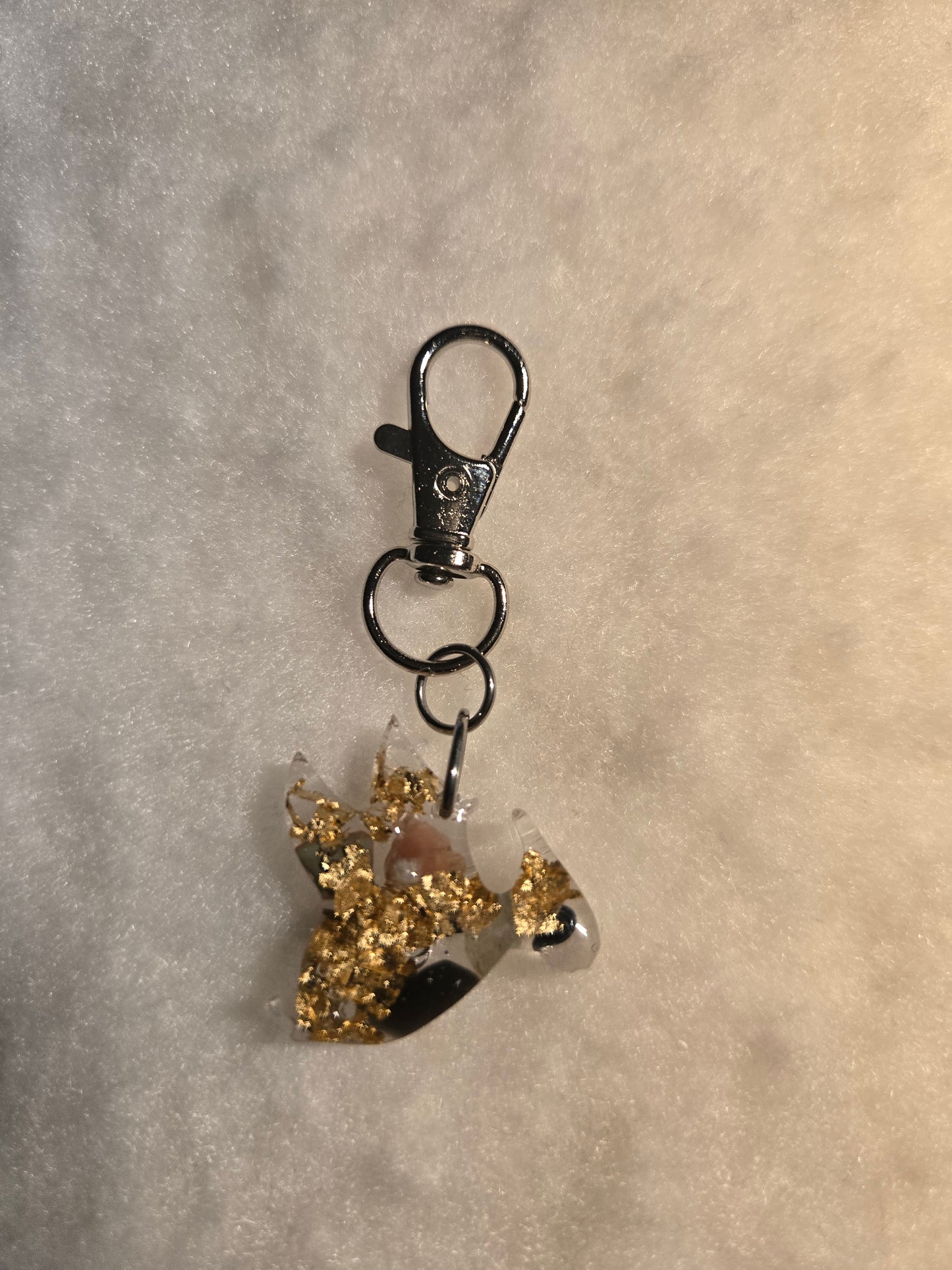 Pteranodon (2,5x3cm) Schlüsselanhänger aus Epoxidharz – mit Halbedelsteinen